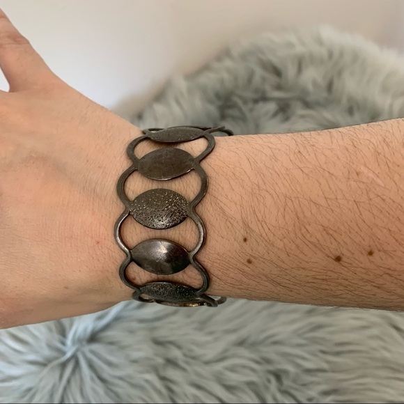 Gorgeous Bracelet. Adjustable. - Picture 3 of 3